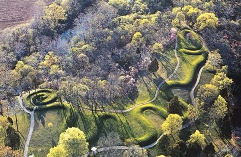 The Great Serpent Mound! A Monumental Enigma Embracing Nature and Myth